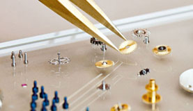 南通万国指定维修门店打开表壳